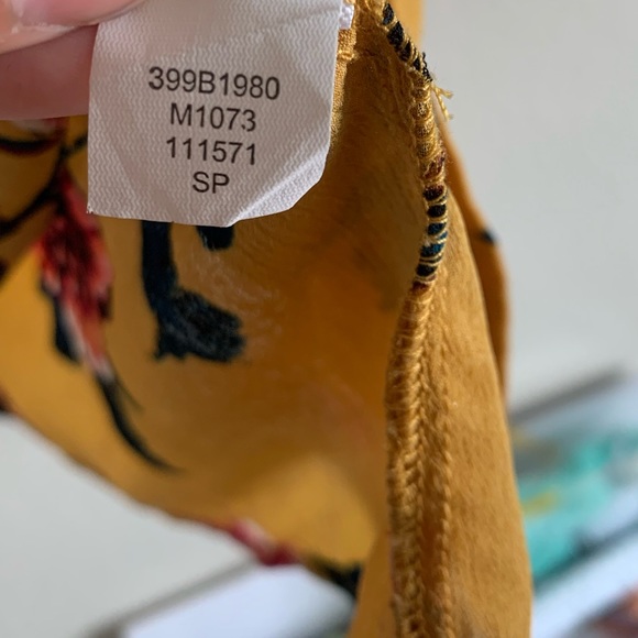 Floral Blouse size Small - Picture 5 of 6